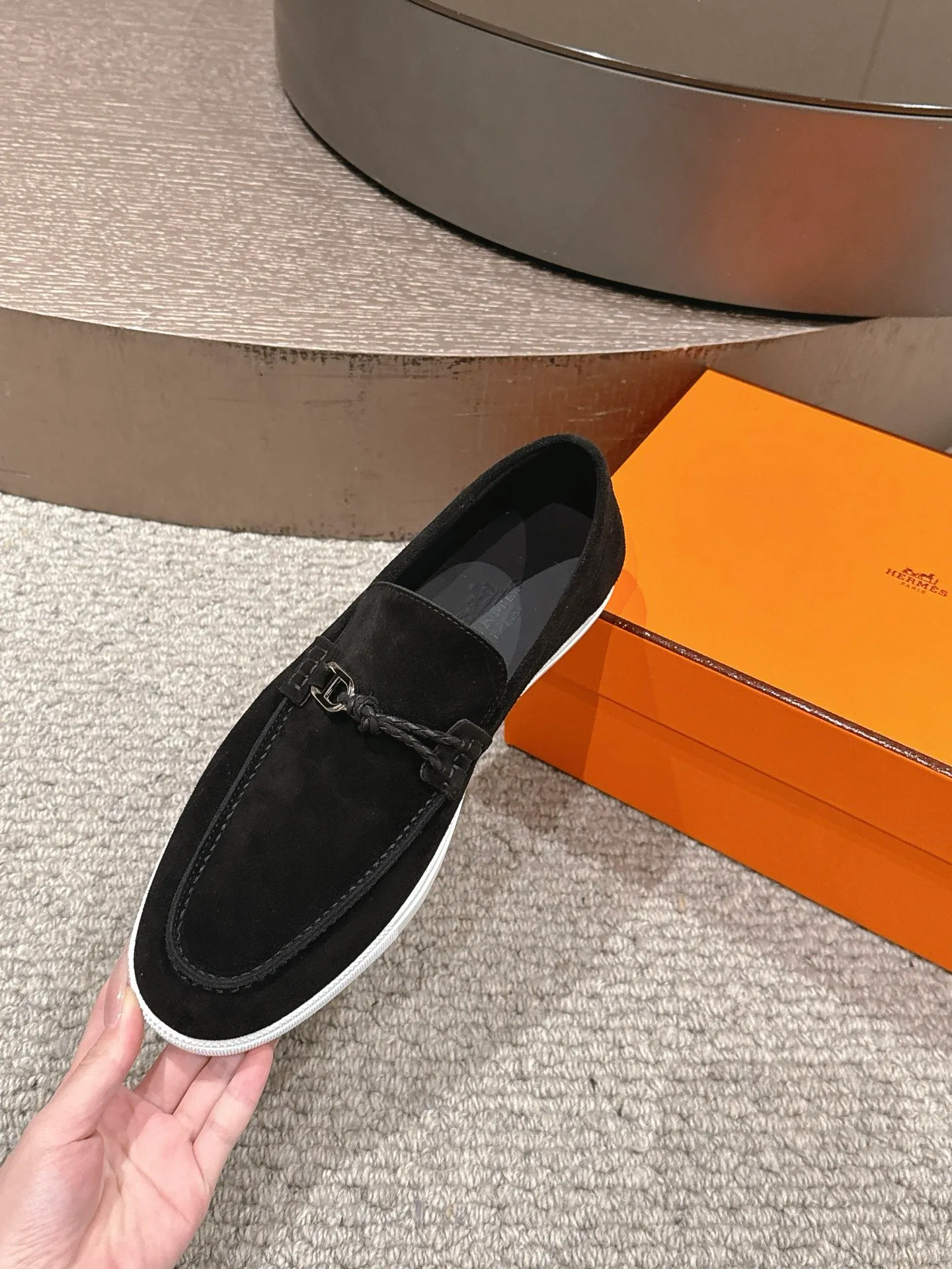 【ΗERMES】 P:540💰 Size: 39-45 (45.46. Customized) Hermes Men's Slip-on Loafers Lgnacio Series Couple's Loafers Casual Sports Shoes Original Purchase Development Made Goods This calfskin loafer is decorated with leather braiding and "Chaine d'Ancre" buckle. Fashionable nautical style loafers, ideal for land and seaside. Exquisite packaging at the delivery counter 🛍📦 Fabric: Original customized imported first-layer cowhide/cow suede Lining: Imported soft cowhide lining Sole: Original molded non-slip TPU material Bottom thickness: 2CM